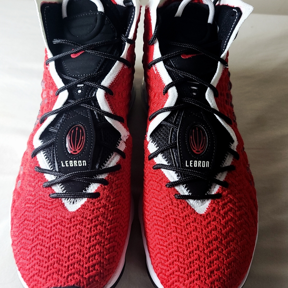 Lebron 18 - Picture 3 of 5
